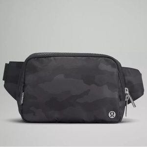 🍋🆕🍋 Lululemon Large Everywhere belt bag in Heritage 365 Camo Deep Coal Multi